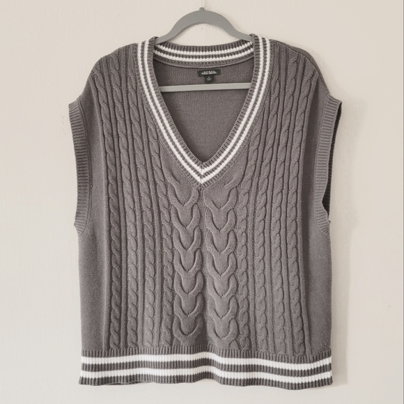 Wild Fable Women's Knit Oversized Preppy Dark Academia Sweater Vest Size Medium - Picture 2 of 6